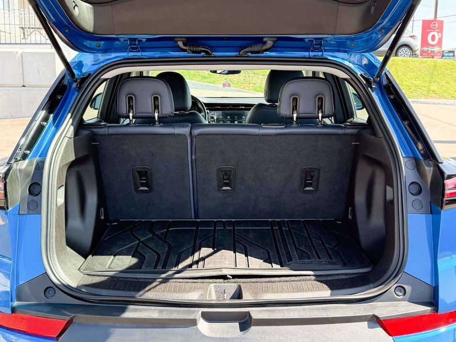 2023 Chevrolet Bolt EUV LT-12