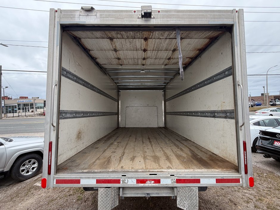 2022 Ford E-450SD Base-8