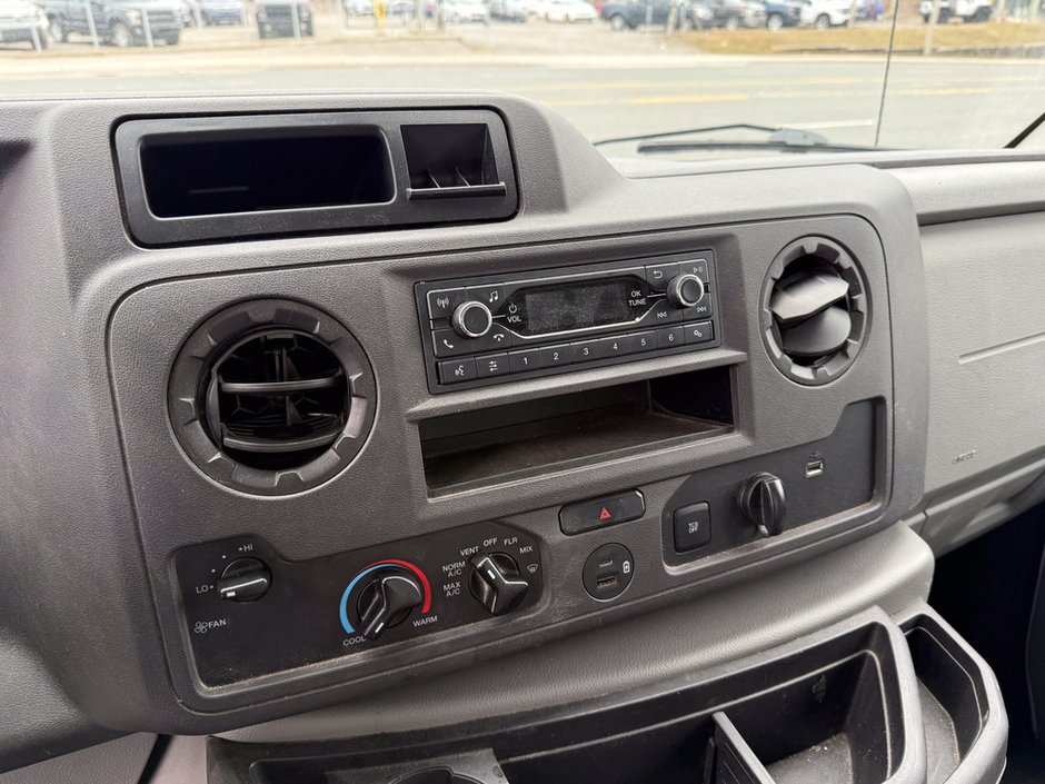 2022 Ford E-450SD Base-11