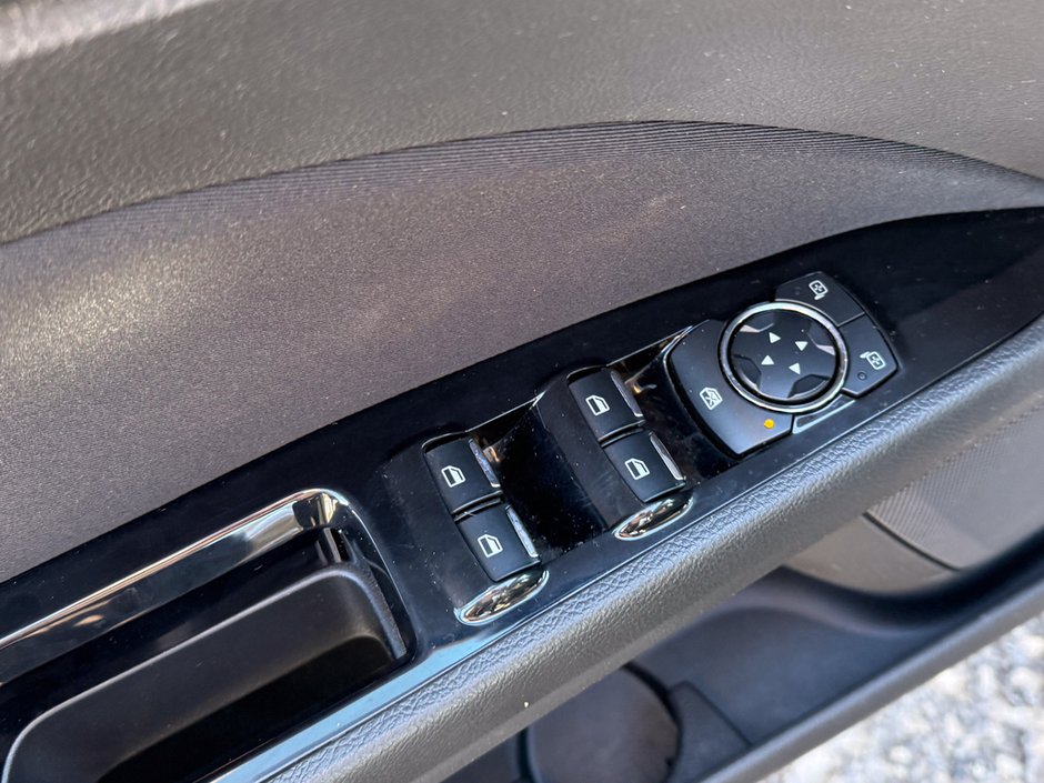 2016 Ford Fusion SE-18