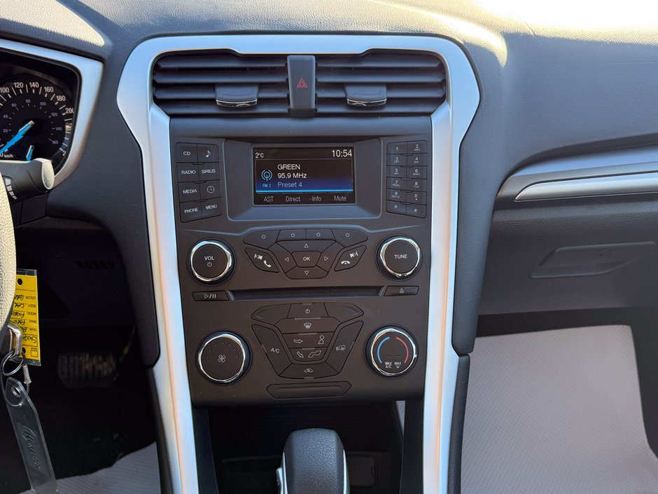 2016 Ford Fusion SE-16