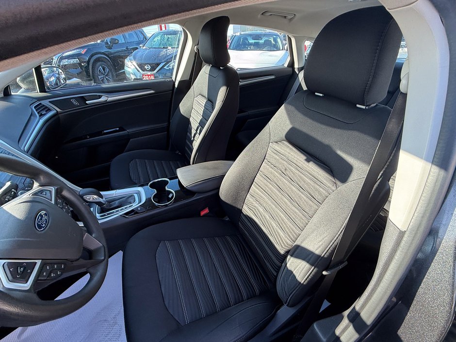 2016 Ford Fusion SE-19