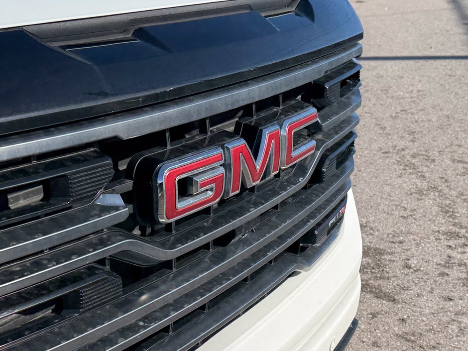 2025 GMC Sierra 1500 AT4-8