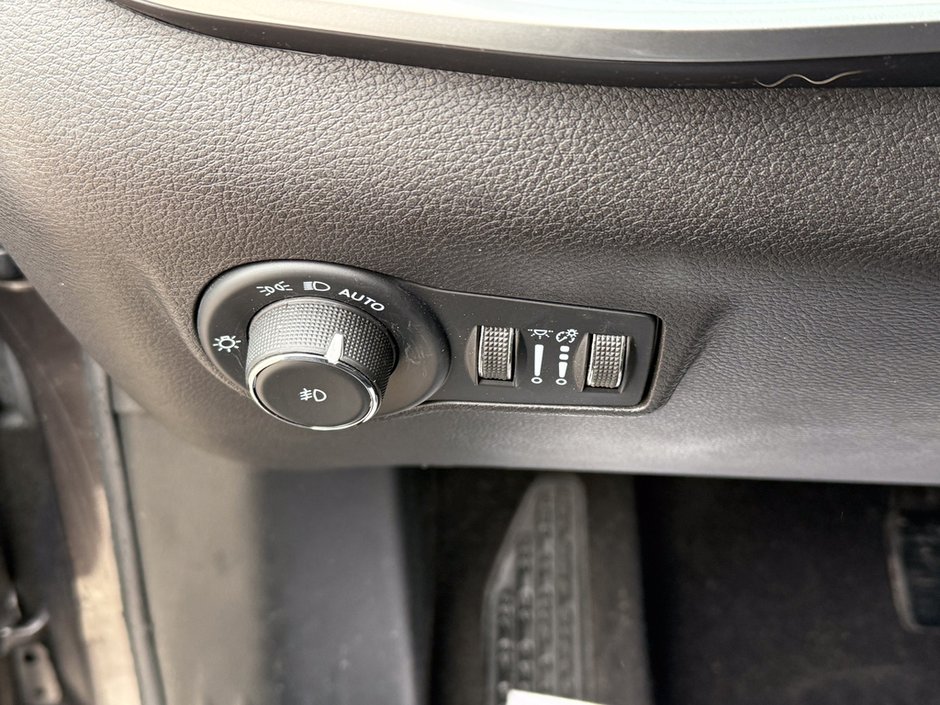 2023 Jeep Compass North-24