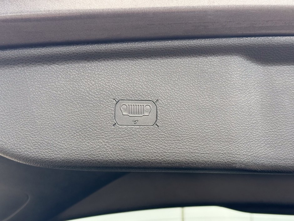 2023 Jeep Compass North-14