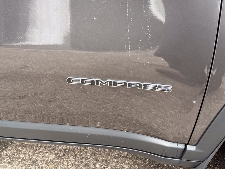 2023 Jeep Compass North-10