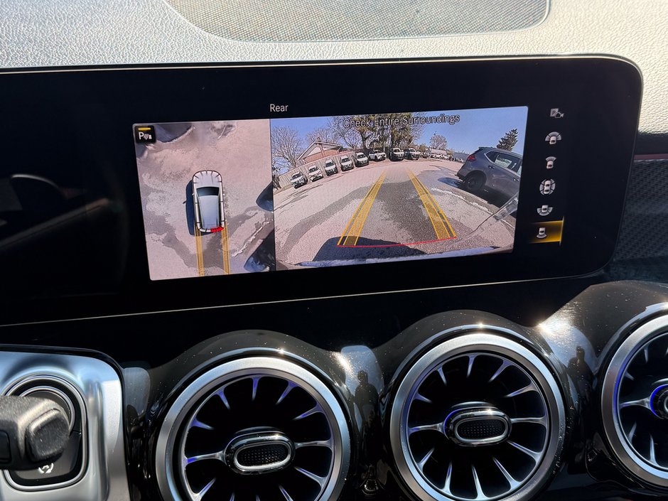 2022 Mercedes-Benz GLB 35 AMG®-26