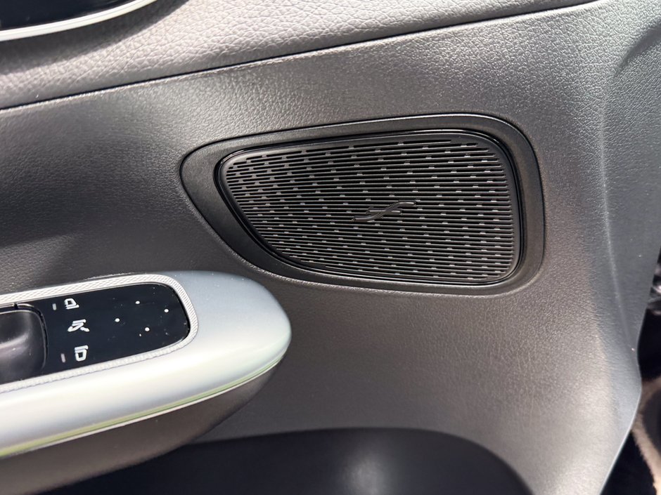 2023 Mercedes-Benz GLC 300-21