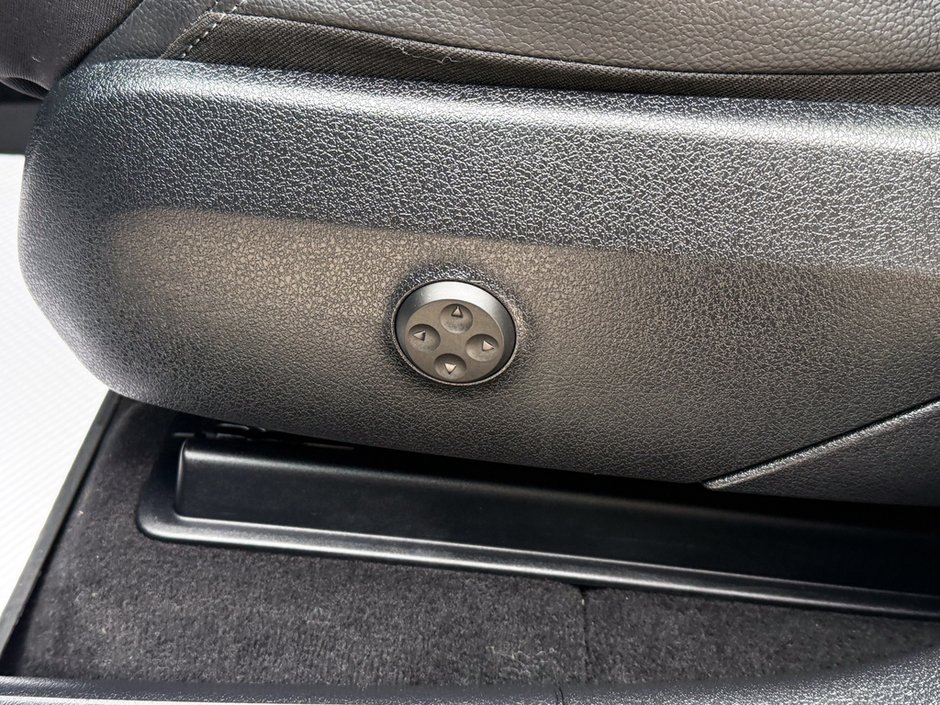 2023 Mercedes-Benz GLC 300-22