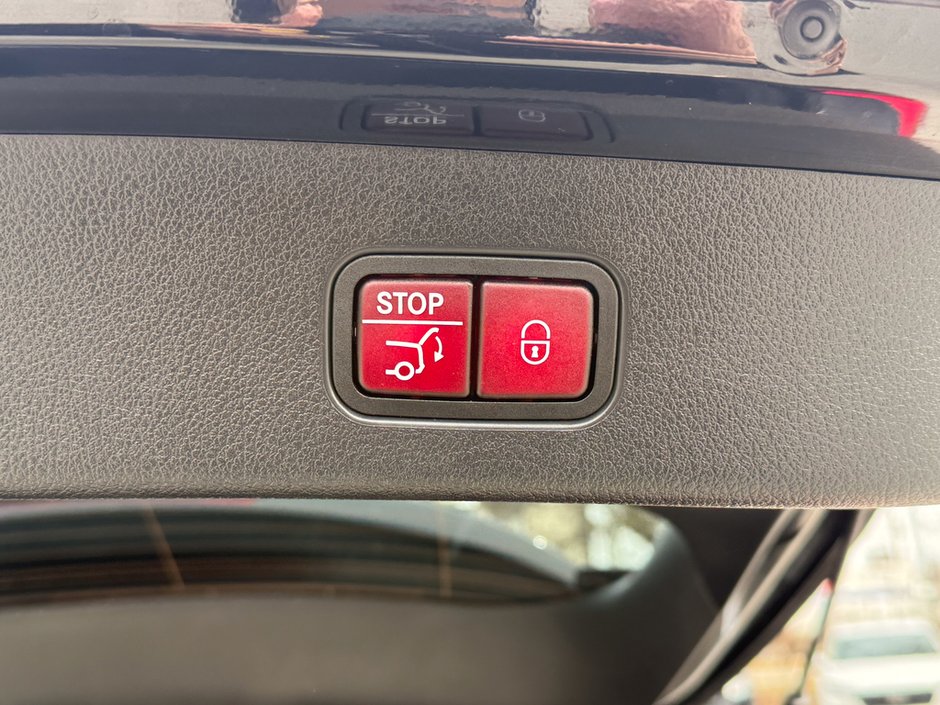 2023 Mercedes-Benz GLC 300-14