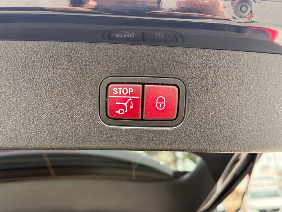2023 Mercedes-Benz GLC 300-14