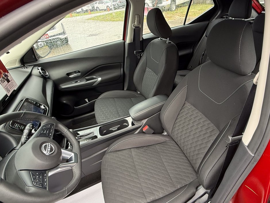 2025 Nissan Kicks Play SV-22