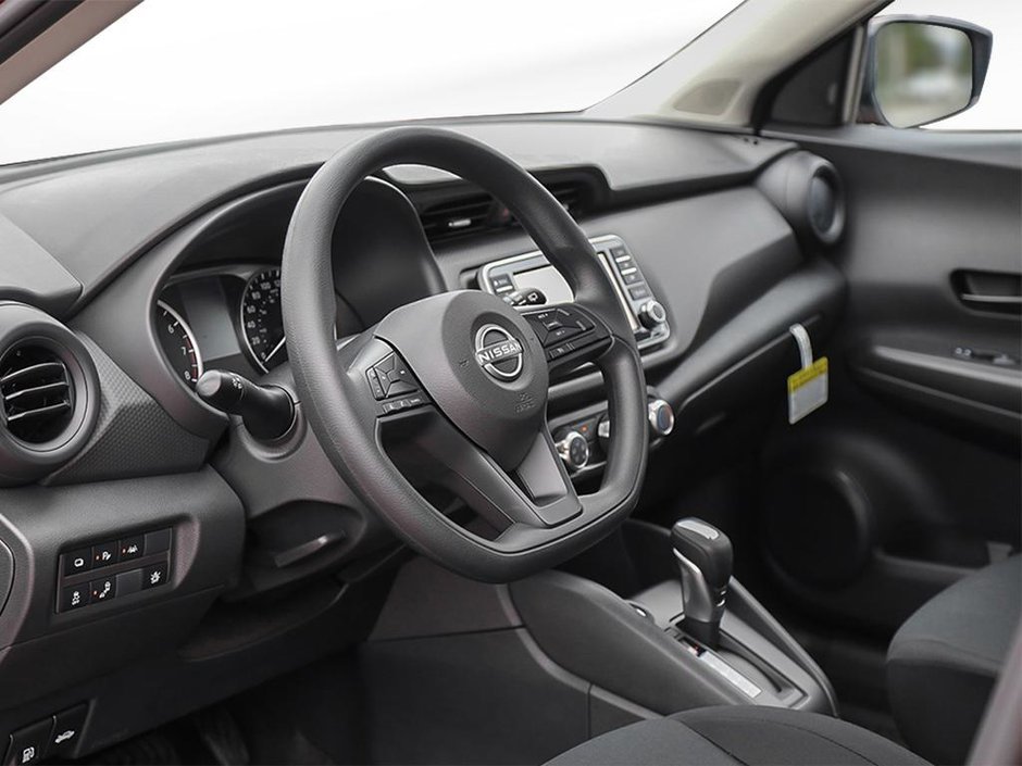 2025 Nissan Kicks Play S-10