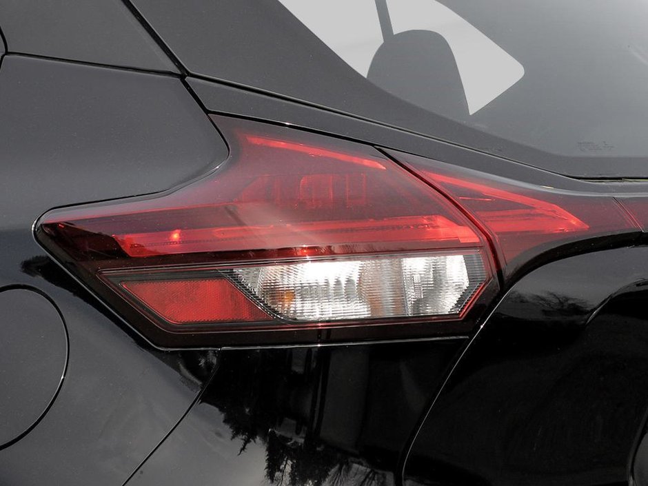 2025 Nissan Kicks Play S-9