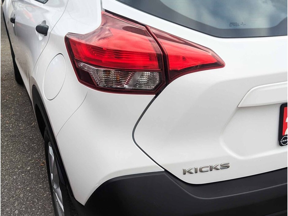 2019 Nissan KICKS S-12