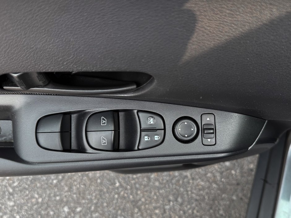 2020 Nissan Kicks S-19