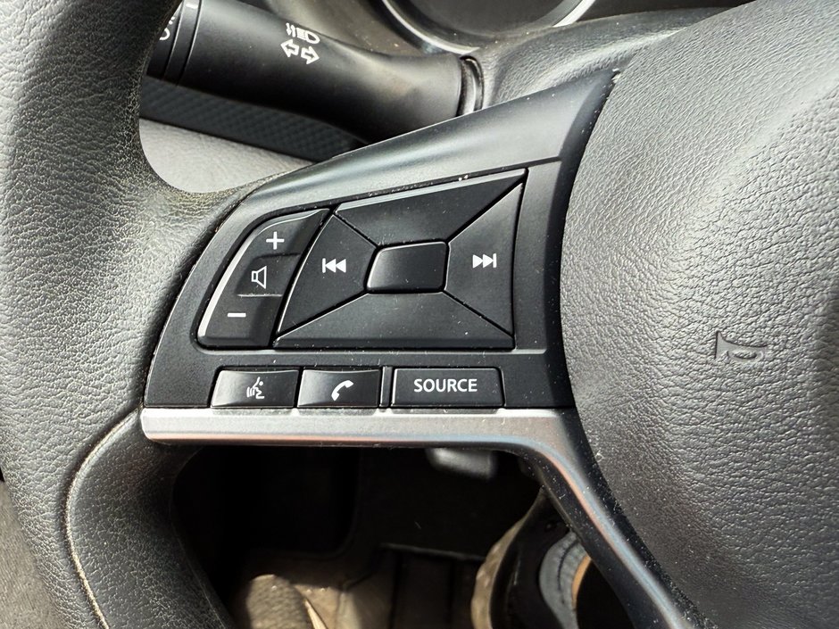 2021 Nissan Kicks S-23