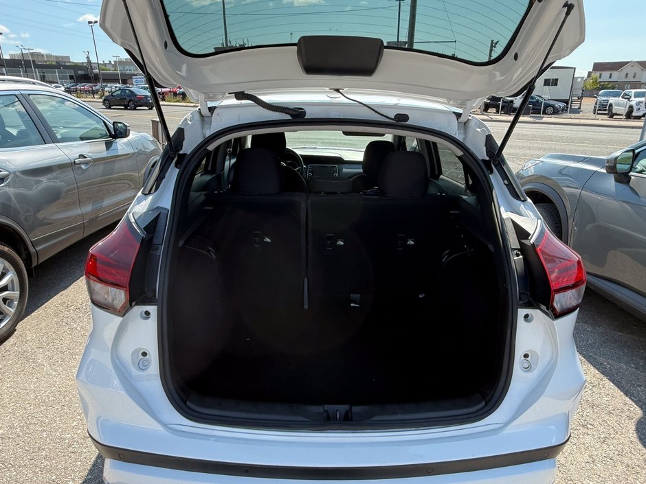 2021 Nissan Kicks S-17