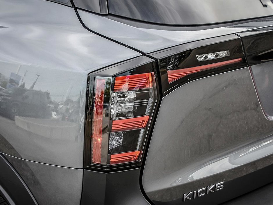2025 Nissan Kicks SV PREMIUM-10