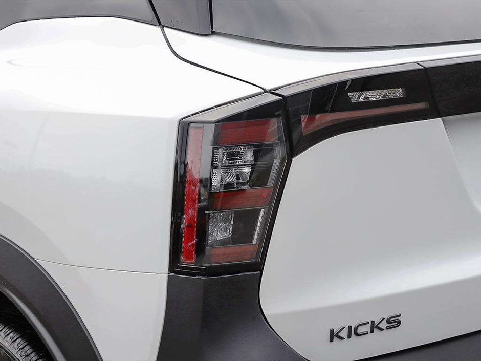 2026 Nissan Kicks SR-11