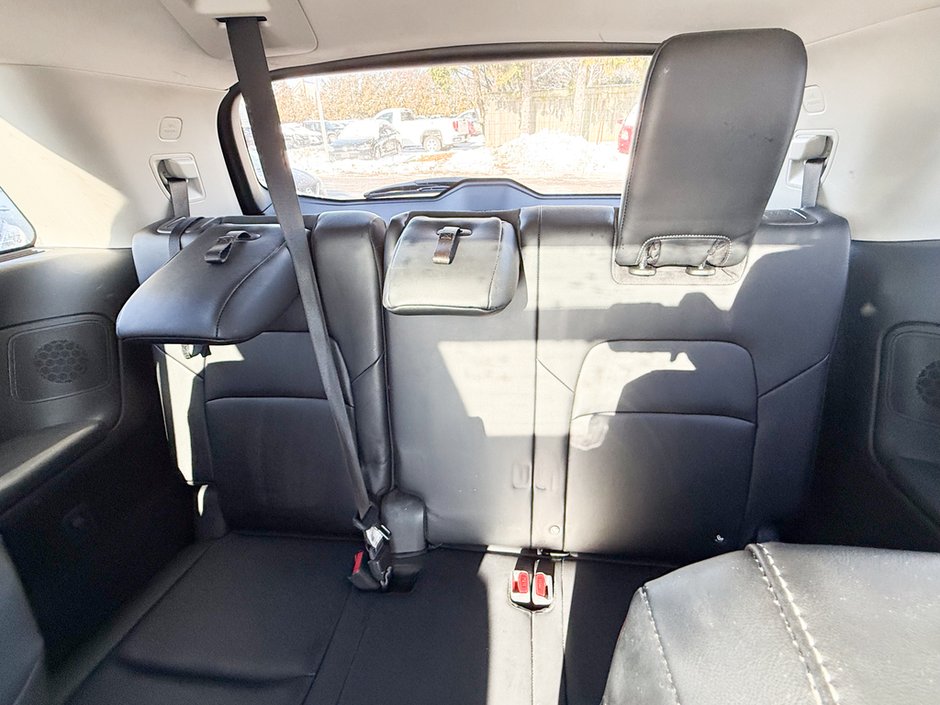 2023 Nissan Pathfinder Platinum-17