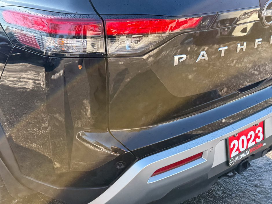 2023 Nissan Pathfinder Platinum-11