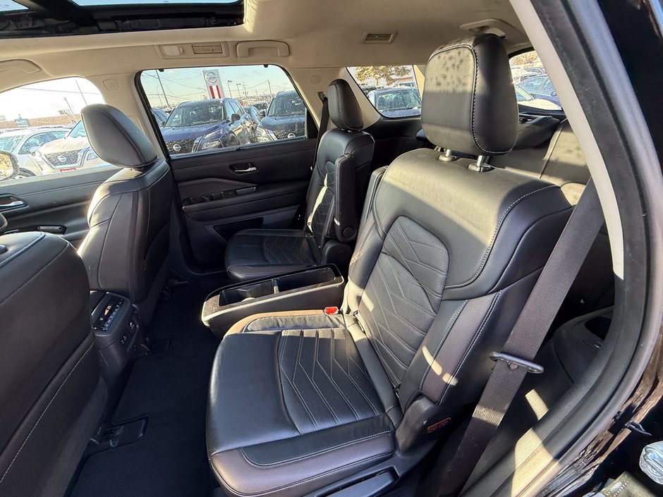 2023 Nissan Pathfinder Platinum-15