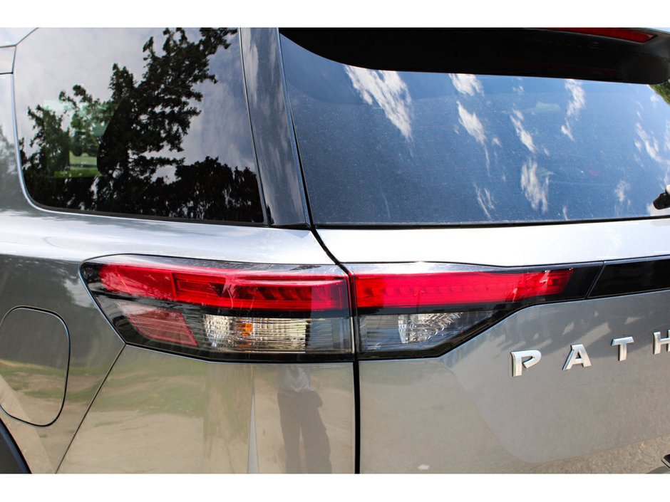 2023 Nissan Pathfinder S-11