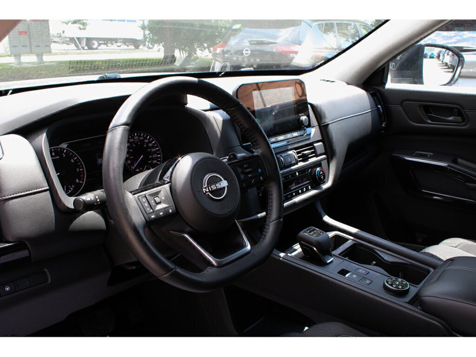 2023 Nissan Pathfinder S-28