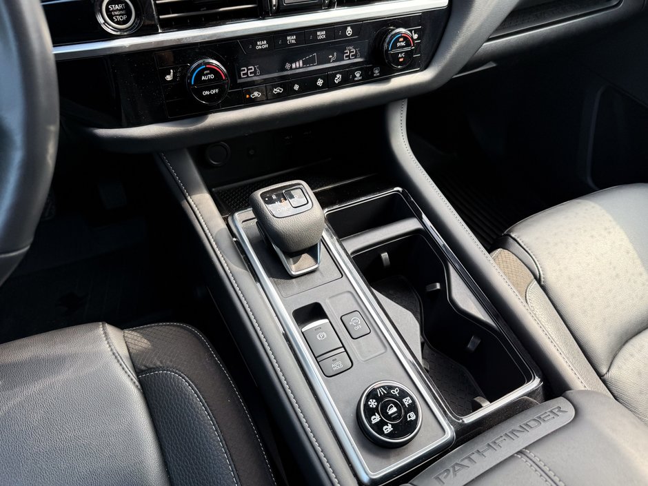 2024 Nissan Pathfinder SL-22