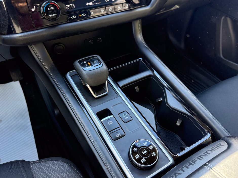 2024 Nissan Pathfinder SV-20