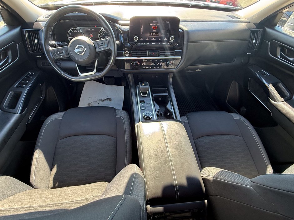 2024 Nissan Pathfinder SV-16