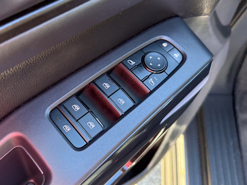 2024 Nissan Pathfinder SV-21