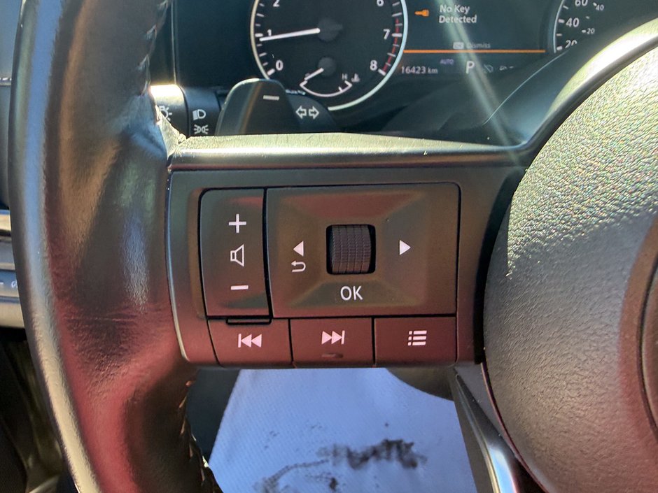 2024 Nissan Pathfinder SV-22