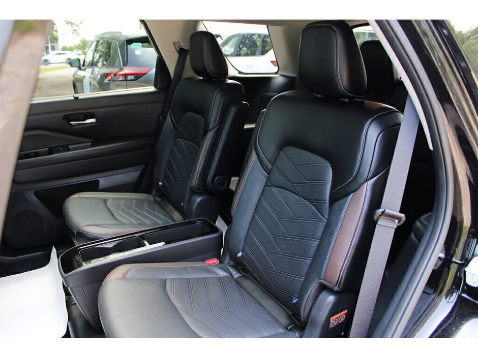 2024 Nissan Pathfinder Platinum-15