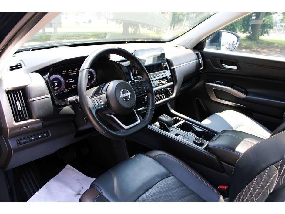 2024 Nissan Pathfinder Platinum-24