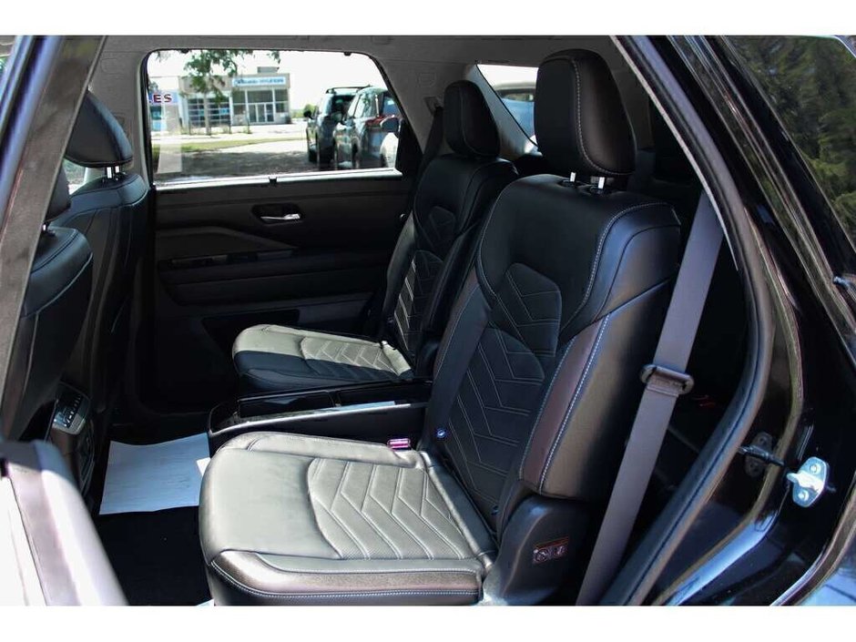 2024 Nissan Pathfinder Platinum-15