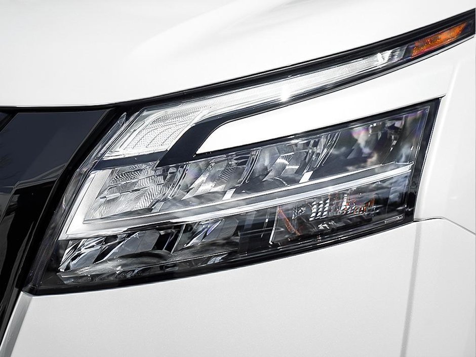 2025 Nissan Pathfinder SL-8
