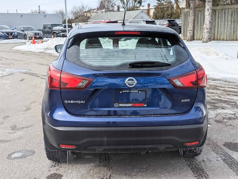 2017 Nissan Qashqai S-6