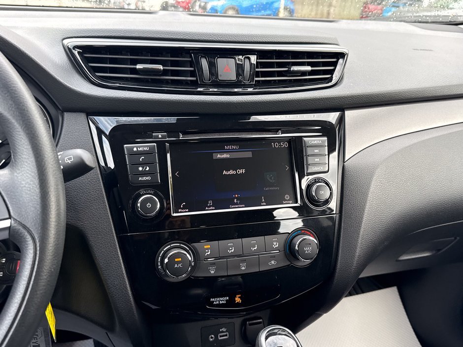 2023 Nissan Qashqai S-17