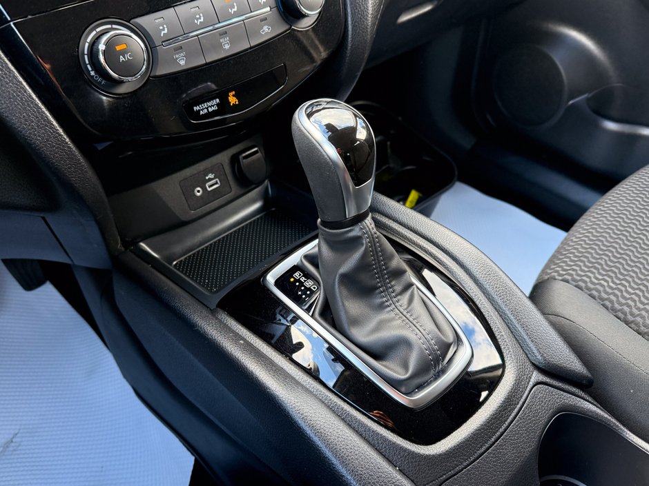 2023 Nissan Qashqai S-17