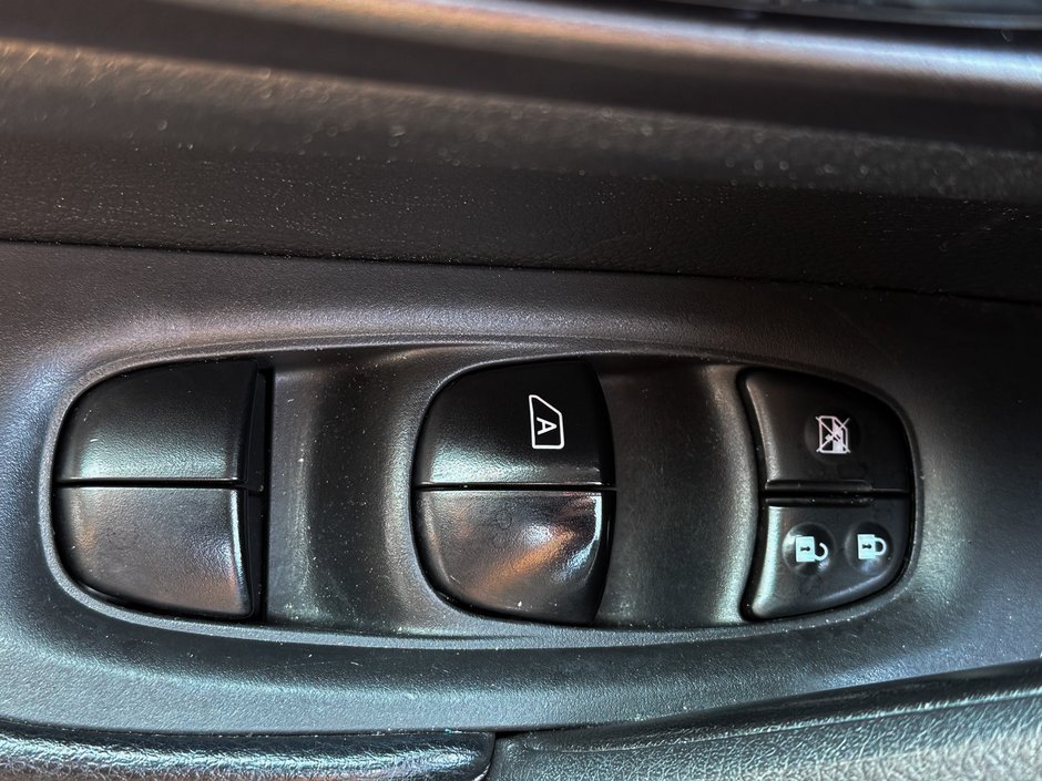 2016 Nissan Rogue S-25
