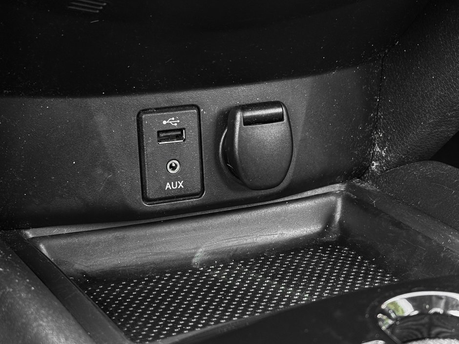 2016 Nissan Rogue S-23