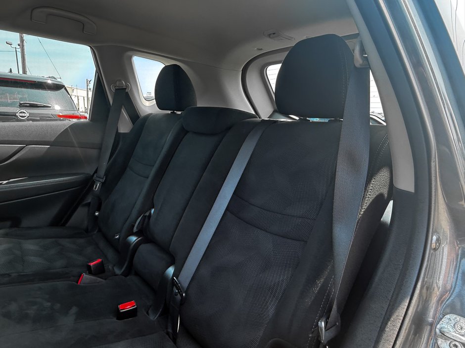 2016 Nissan Rogue S-14