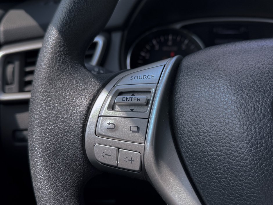2016 Nissan Rogue S-18