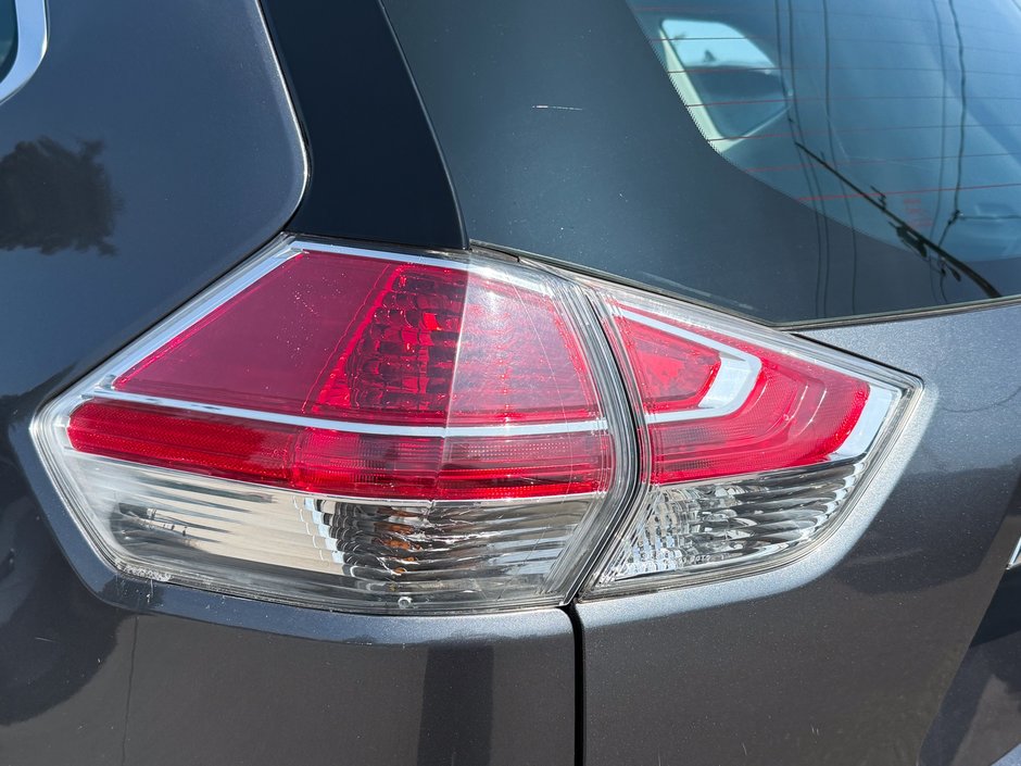 2016 Nissan Rogue S-12