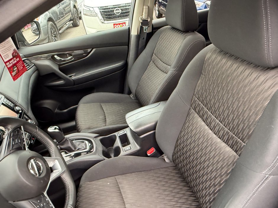 2017 Nissan Rogue SV-23