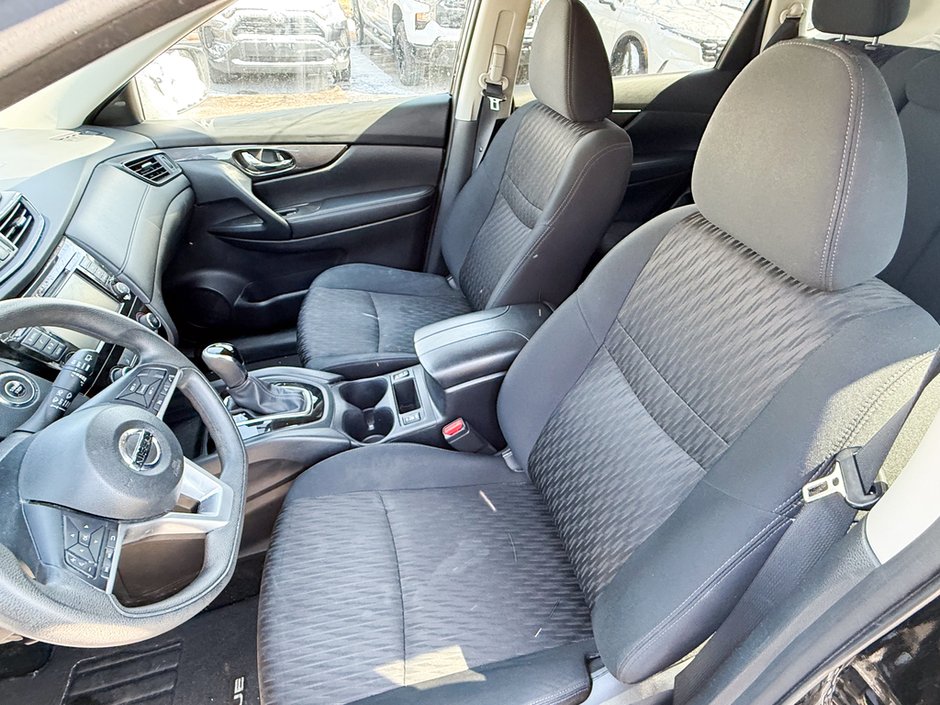 2018 Nissan Rogue-17