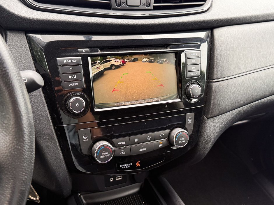 2020 Nissan Rogue S-26