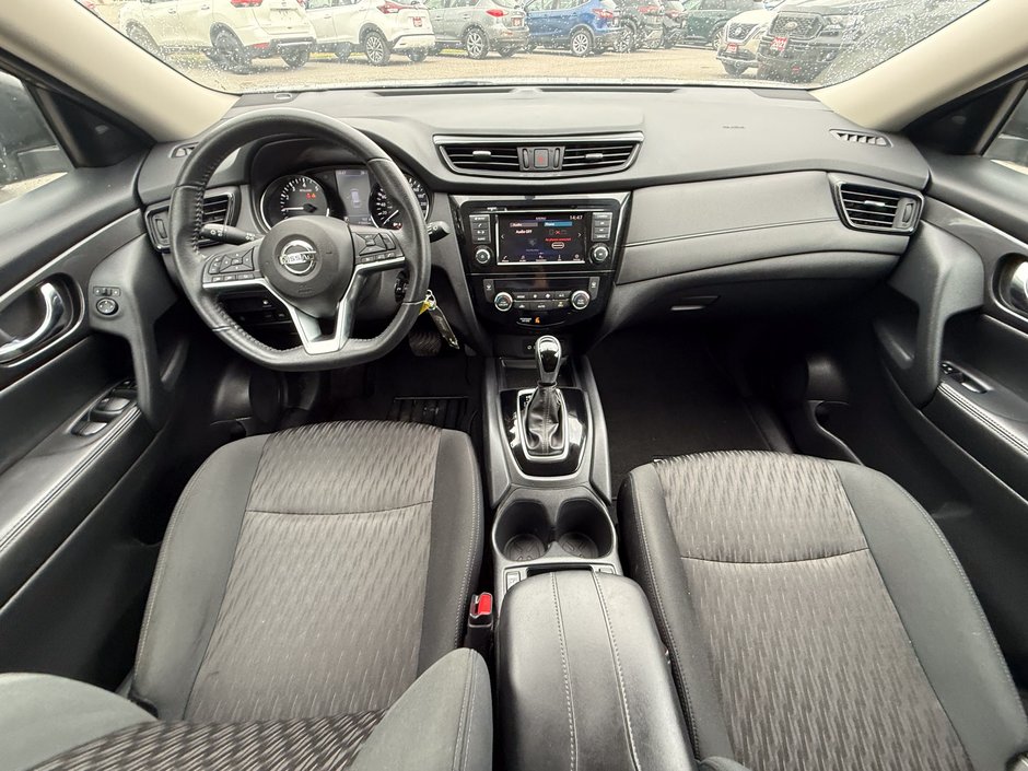 2020 Nissan Rogue S-17